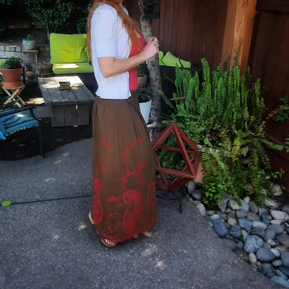 Johnny Was long skirt brown & red embroidery M